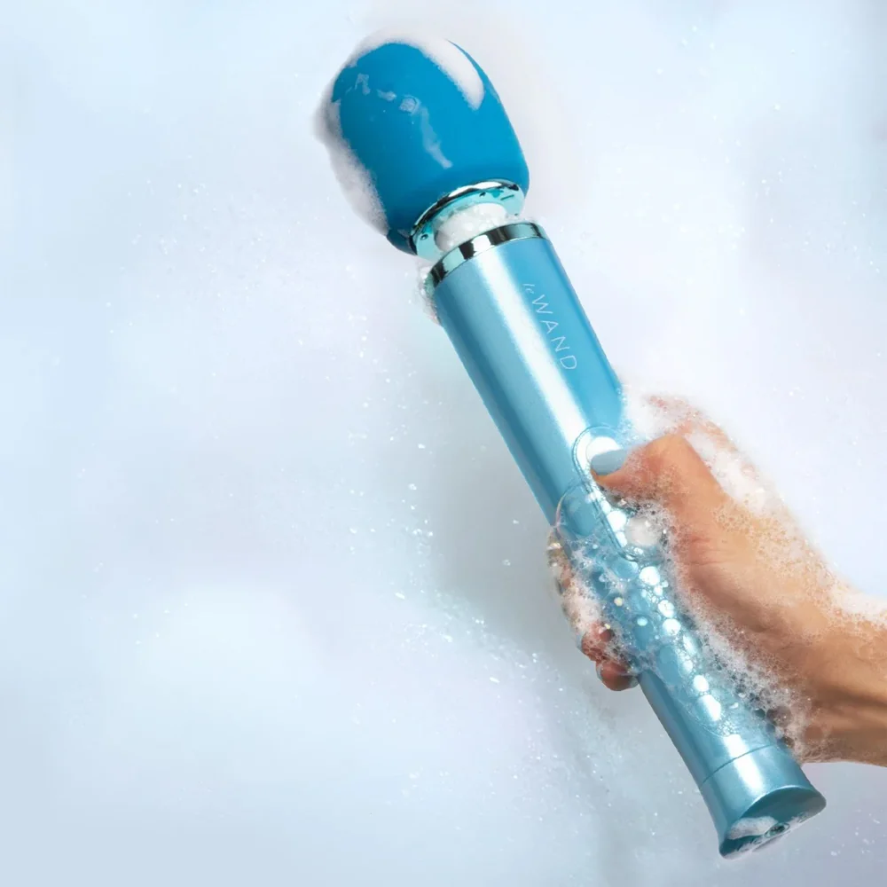 Le Wand Dive Submersible Rechargeable Vibrating Massager - Image 9