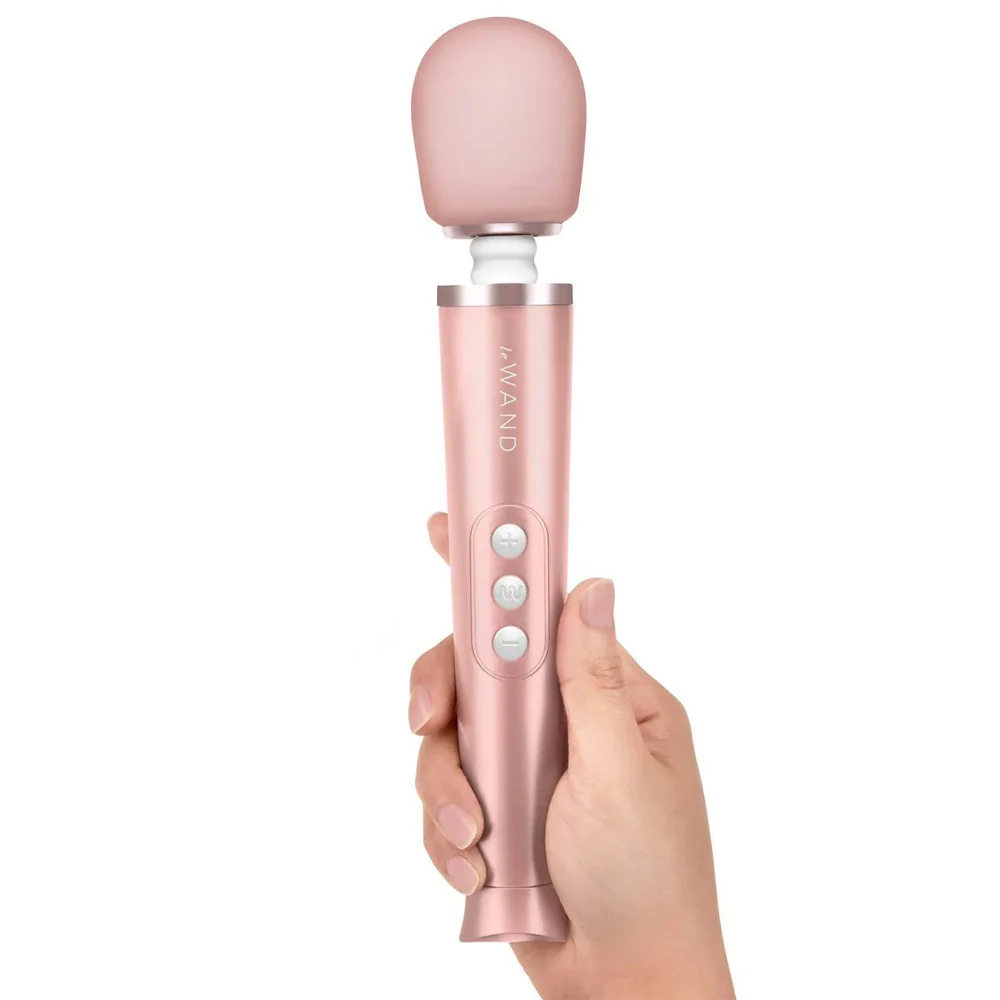 Le Wand Petite Luxury Rechargeable Vibrating Massager - Image 3